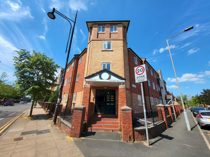 3 Bedroom Apartment To Rent In Stretford Road, Manchester, Hulme, M15