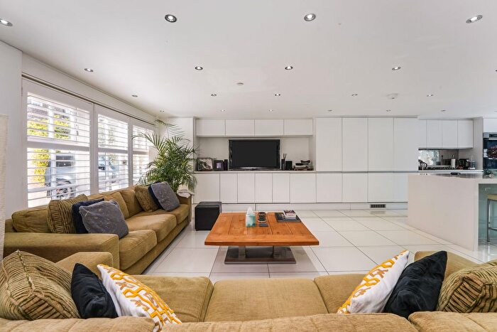 4 Bedroom Detached House To Rent In Kew Foot Road, Richmond, TW9