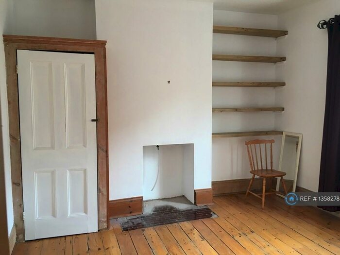 2 Bedroom Flat To Rent In Hornsey Park Road, London, N8