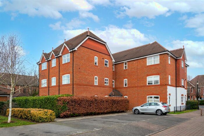 2 Bedroom Flat For Sale In Regents Mews, Horley, RH6