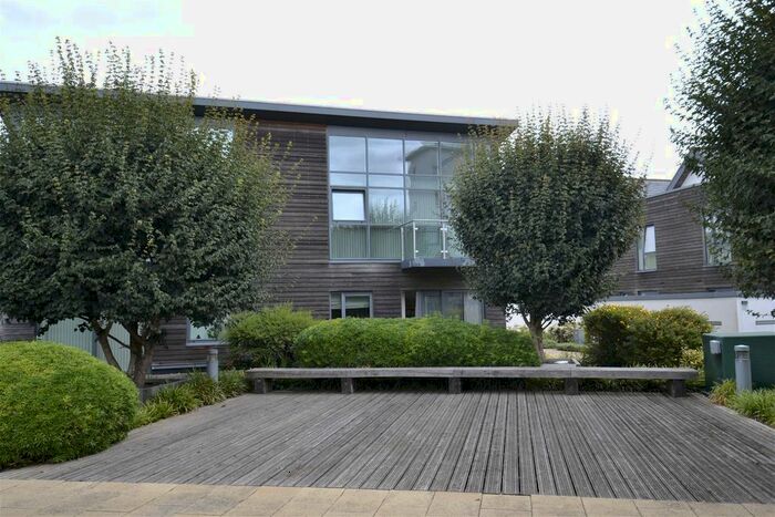 2 Bedroom Flat To Rent In Park Way, Newbury, RG14