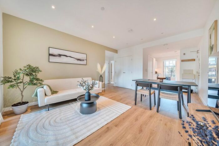 2 Bedroom Apartment To Rent In Spa Road, London, SE16