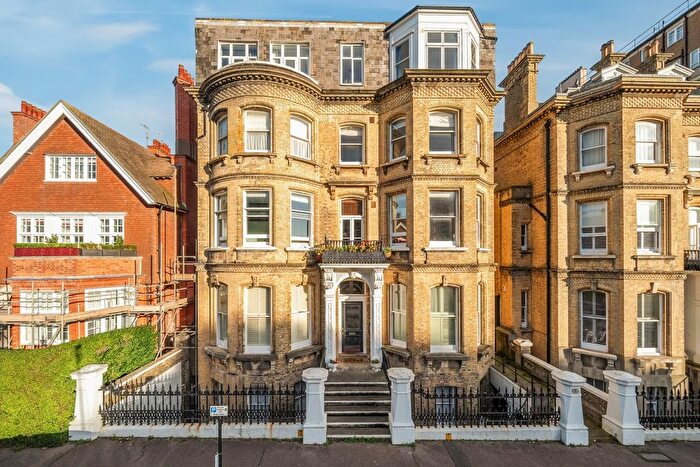 2 Bedroom Flat To Rent In Grand Avenue, Hove, BN3