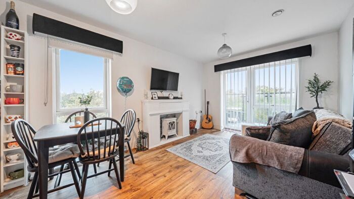 2 Bedroom Flat For Sale In Firwood Lane, Harold Wood, RM3