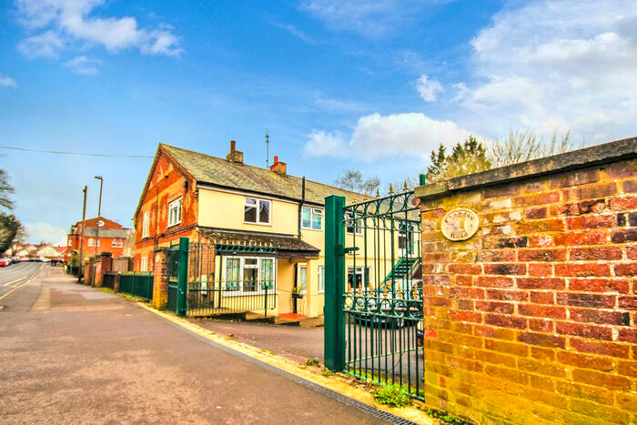 1 Bedroom Apartment To Rent In Chandos Road, Buckingham, MK18