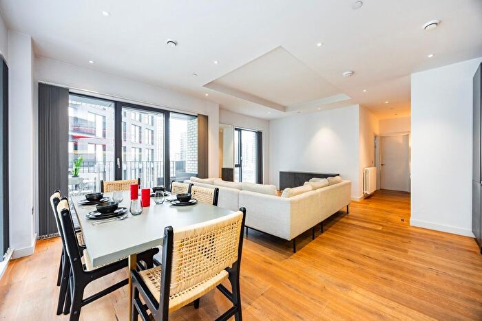 2 Bedroom Flat To Rent In Botanic Square, London, E14