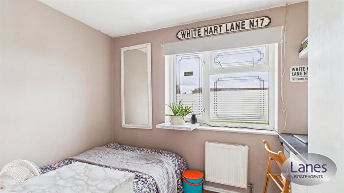 3 Bedroom Terraced House For Sale In Green Close, Cheshunt, EN8