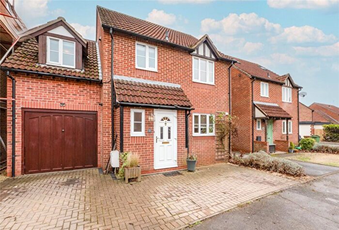 4 Bedroom Link Detached House For Sale In Bridus Mead, Blewbury, Didcot, OX11