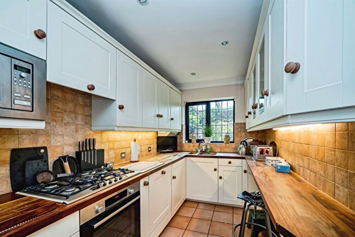 3 Bedroom Terraced House For Sale In Walnut Close, Long Crendon, Aylesbury, HP18