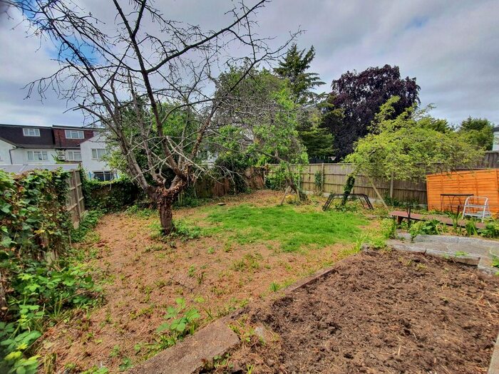 3 Bedroom Flat To Rent In Bridge Lane, Golders Green, NW11