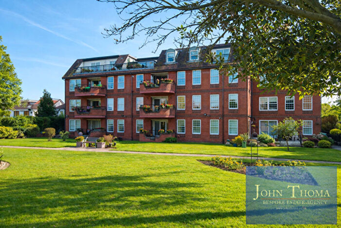 2 Bedroom Flat For Sale In Manor Road, Chigwell, Essex, IG7