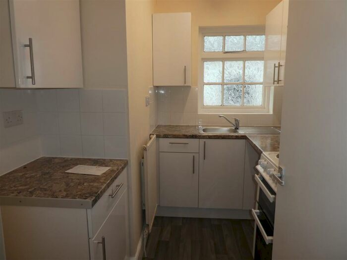 1 Bedroom Flat To Rent In Cullompton, EX15