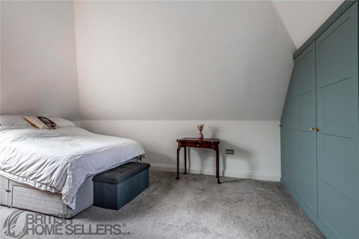2 Bedroom Apartment For Sale In Yorke Road, Reigate, Surrey, RH2