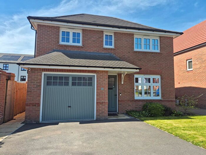 4 Bedroom Detached House For Sale In Hardwick Way, Leeds, LS15