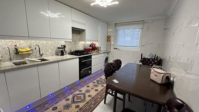 3 Bedroom Flat To Rent In Altair Close, Tottenham, N17