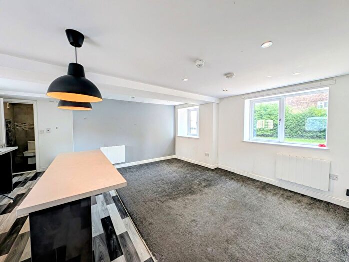 1 Bedroom Flat To Rent In Flat, A Flanshaw Lane, Wakefield, West Yorkshire, WF2