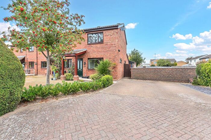 3 Bedroom End Of Terrace House For Sale In Hinkins Close, Melbourn, SG8