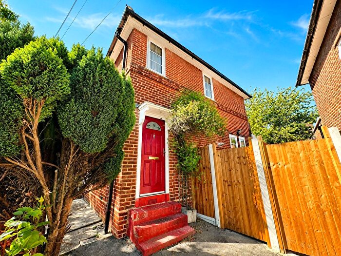 2 Bedroom Semi-Detached House For Sale In Leof Crescent, London, SE6