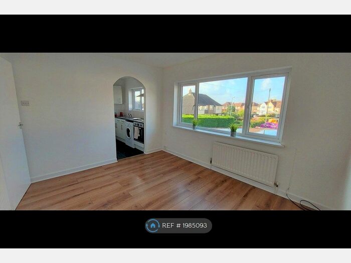 1 Bedroom Flat To Rent In South Close, Cannock, WS11