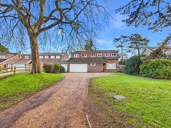 5 Bedroom Detached House For Sale In The Worple, Wraysbury, Berkshire, TW19