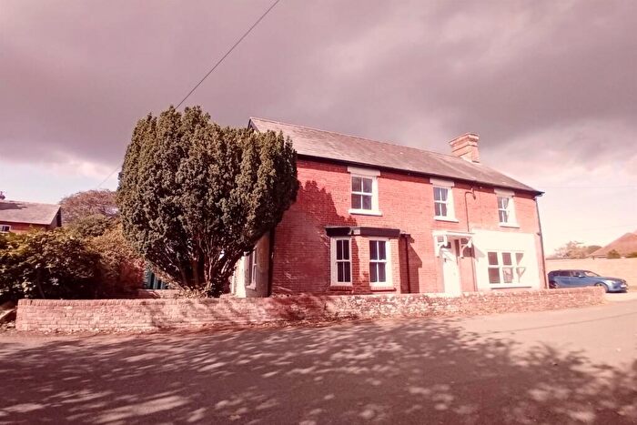 3 Bedroom Semi-Detached House To Rent In Charlton All Saints, SP5