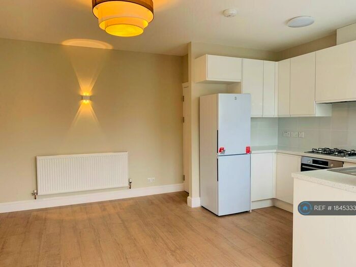 2 Bedroom Flat To Rent In Eastwood Road North, Leigh-On-Sea, SS9