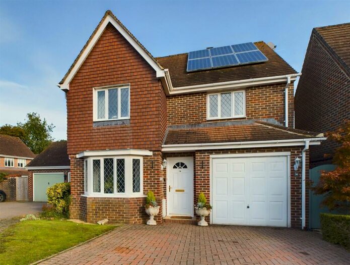 3 Bedroom Detached House For Sale In Garrett Close, Kingsclere, Newbury, Hampshire, RG20