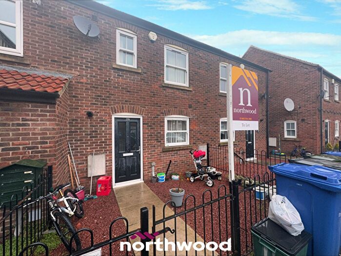 2 Bedroom Town House To Rent In Rainbow Close, Thorne, Doncaster, DN8