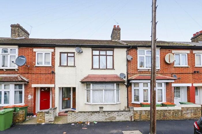 2 Bedroom Flat To Rent In Astor Court, Ripley Road, London, E16