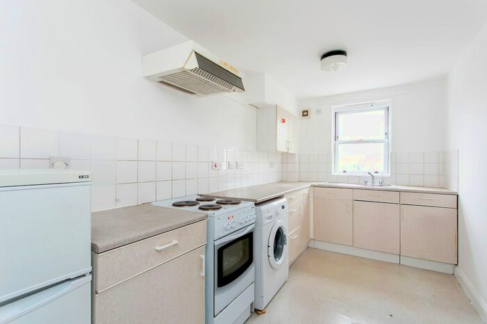 2 Bedroom Flat To Rent In Albion Road, Sutherland Court, N16