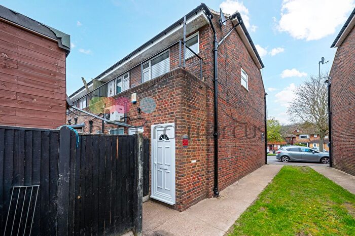 2 Bedroom Flat To Rent In Elmfield Way, South Croydon, CR2