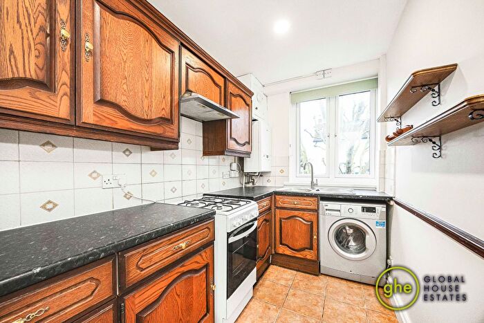 3 Bedroom Flat To Rent In Longfield Estate, Bermondsey, London, SE1