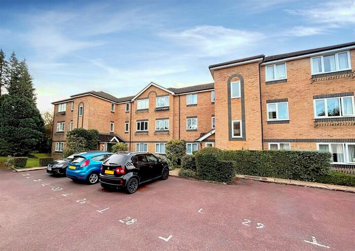 2 Bedroom Apartment To Rent In Hedingham Mews, All Saints Avenue, Maidenhead, Berkshire, SL6