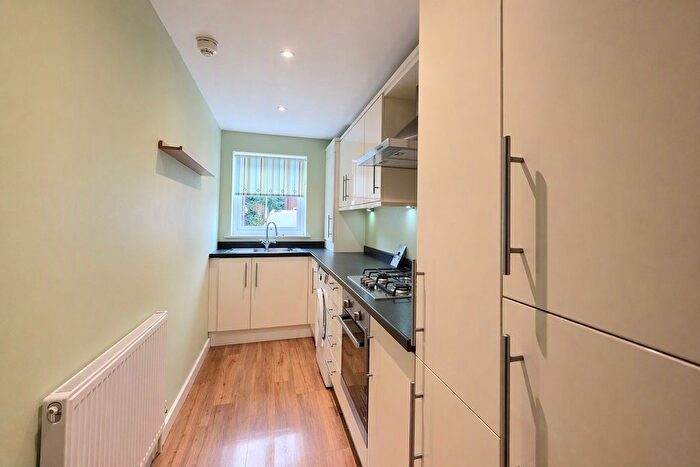 2 Bedroom Flat To Rent In Hillside Avenue, Gravesend, DA12