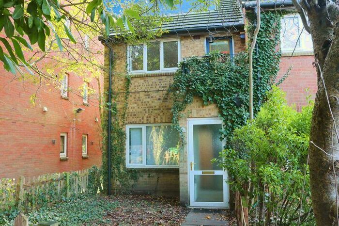 1 Bedroom Flat To Rent In Mead Avenue, Langley, SL3