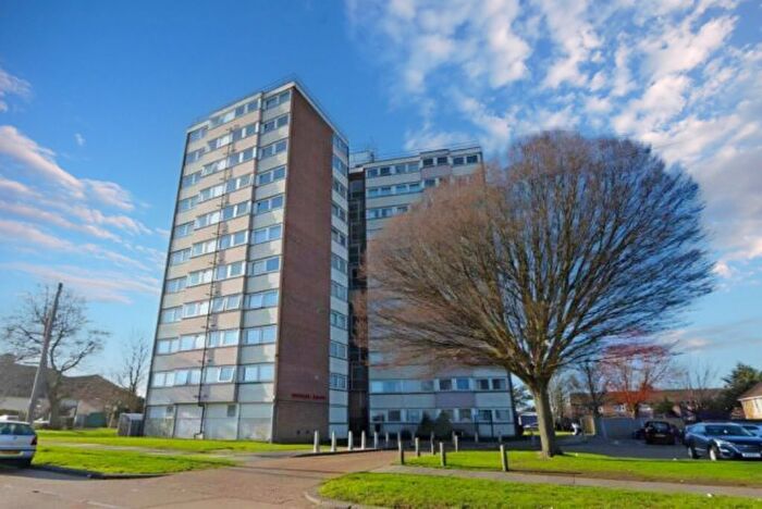2 Bedroom Flat For Sale In Whittingham Avenue, Southend-On-Sea, SS2