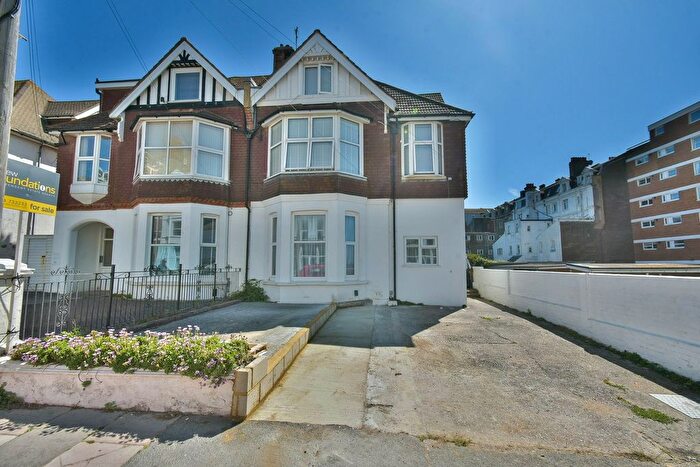 2 Bedroom Flat For Sale In Sea Road, Bexhill-On-Sea, TN40