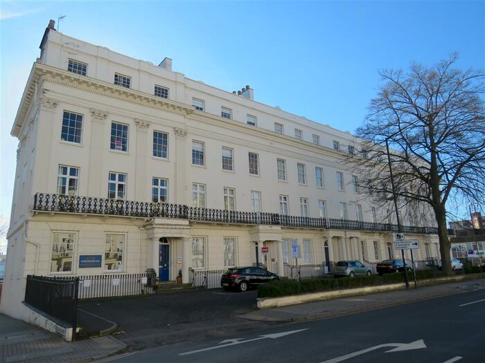 2 Bedroom Flat To Rent In Warwick Street, Leamington Spa, CV32