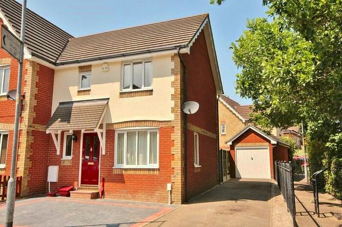 2 Bedroom Semi-Detached House To Rent In Foxglove Road, Rush Green, Romford, RM7