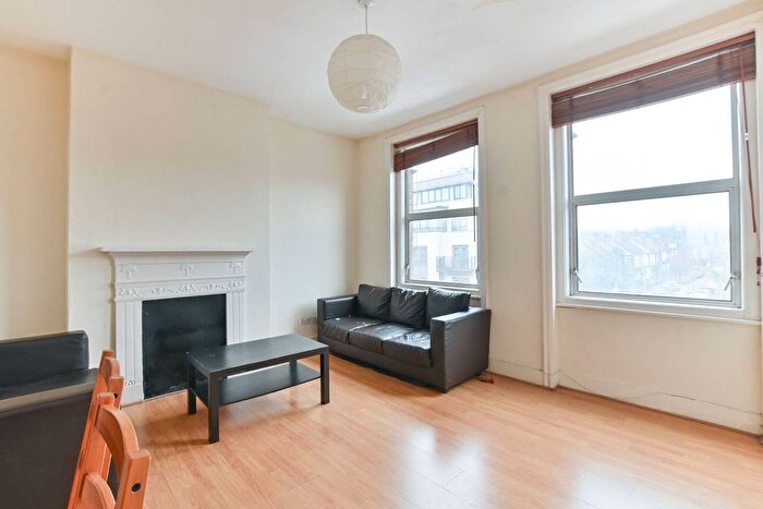 2 Bedroom Flat To Rent In Willesden Green, Cricklewood, London, NW2