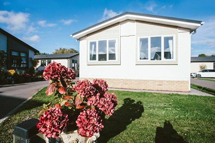 2 Bedroom Park Home For Sale In Countryside Location, Cambs Norfolk Border, PE14