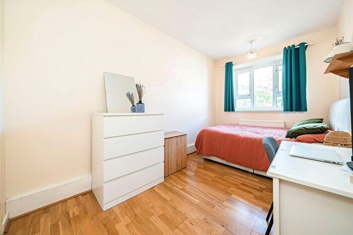 2 Bedroom Flat For Sale In Penrose Street, London, SE17