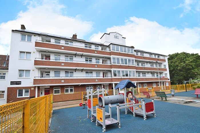 3 Bedroom Flat For Sale In Blackwall Lane, London, SE10