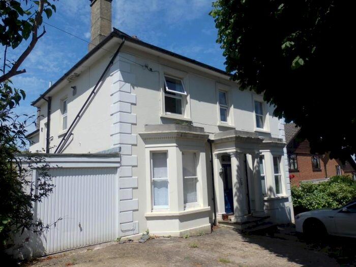 1 Bedroom Flat To Rent In Upper Bridge Road, Redhill, RH1