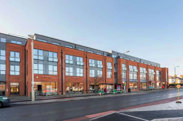 2 Bedroom Flat To Rent In Ewell Road, Tolworth, KT6