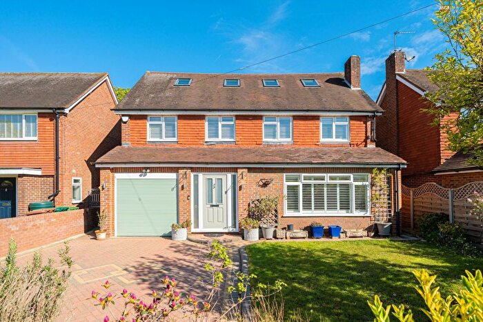 4 Bedroom Detached House For Sale In Broomfield, Sunbury-On-Thames, TW16