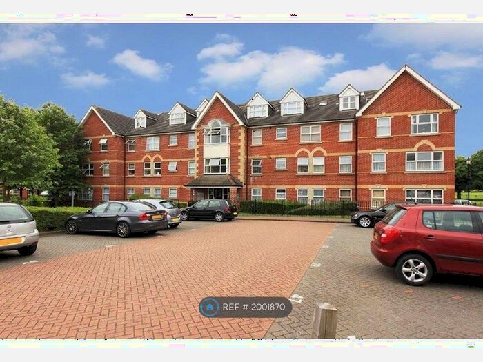 1 Bedroom Flat To Rent In Cobham Close, Enfield, EN1