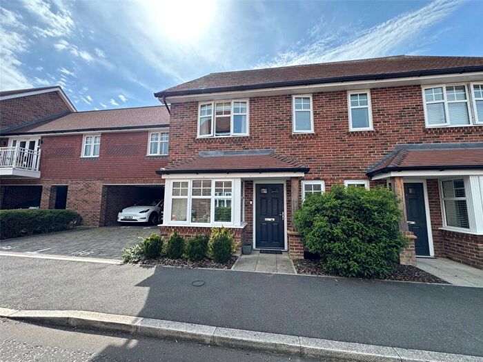 3 Bedroom Semi-Detached House For Sale In Red Cedar Avenue, Fleet, Hampshire, GU51