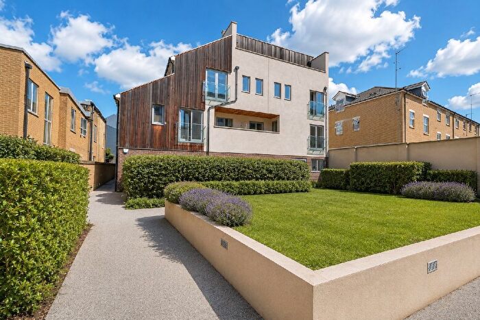 2 Bedroom Flat For Sale In Oasis Court, Mile End Road, London, E1