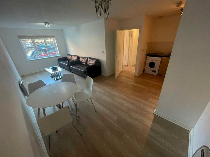 2 Bedroom Apartment To Rent In Astley Brook Close, Bolton, BL1